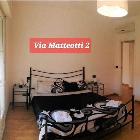 Via Matteotti & Via Carracci Apartments Болонья Екстер'єр фото