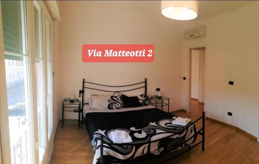 Via Matteotti & Via Carracci Apartments Болонья Екстер'єр фото